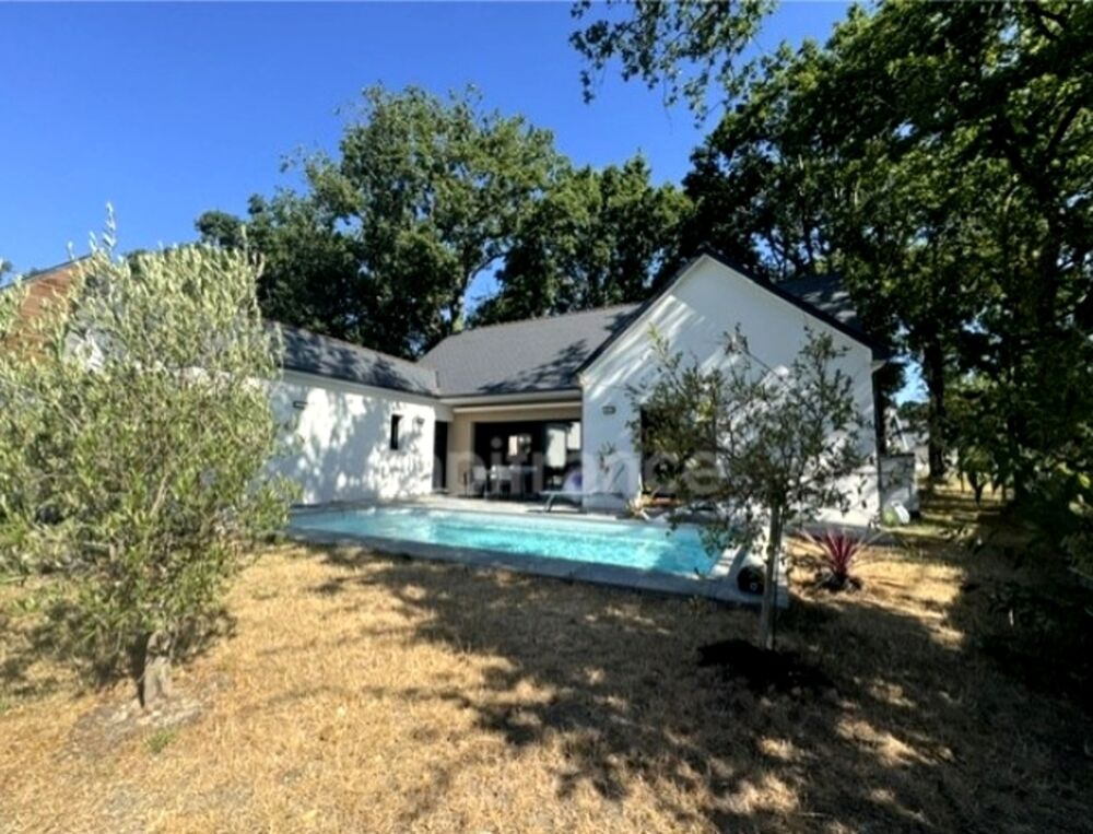 MESQUER - A VENDRE MAISON DE PLAIN-PIED - PROCHE PLAGES ET COMMERCES - PISCINE - 3 CHAMBRES