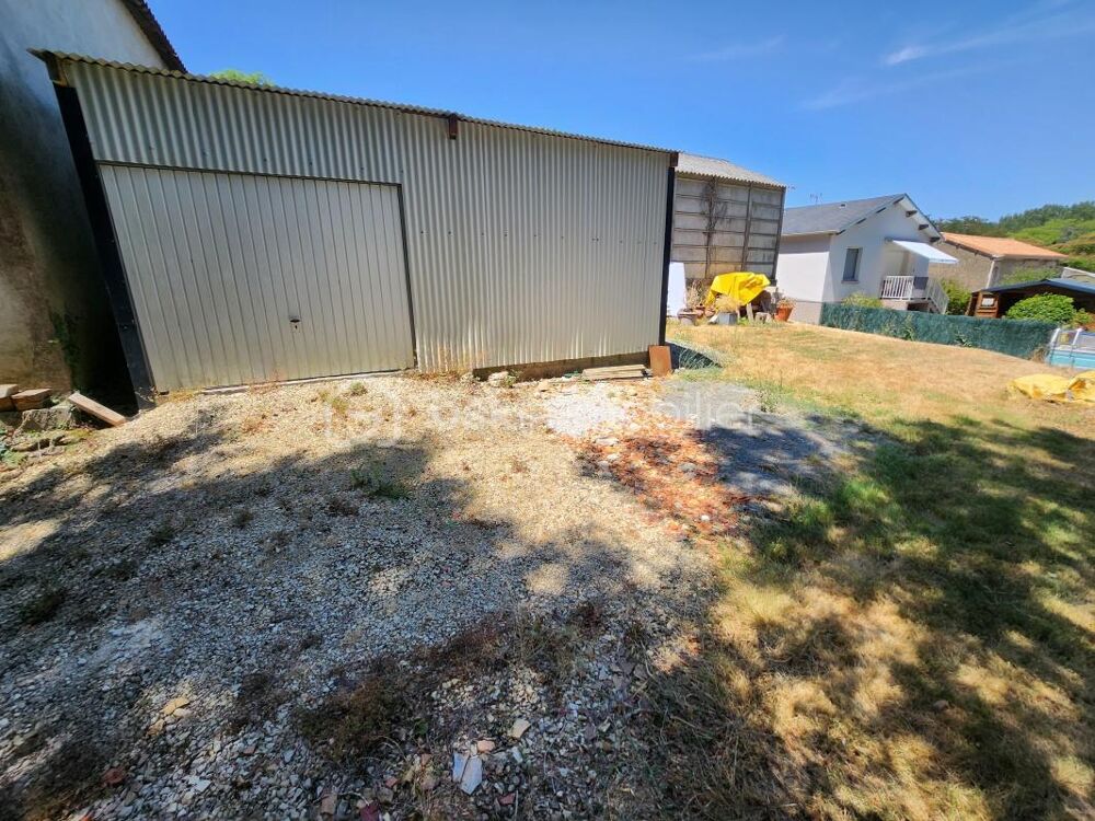 Vente Terrain Terrain de 1 479 m² avec garage récent en partie constructible – Ménigoute Menigoute