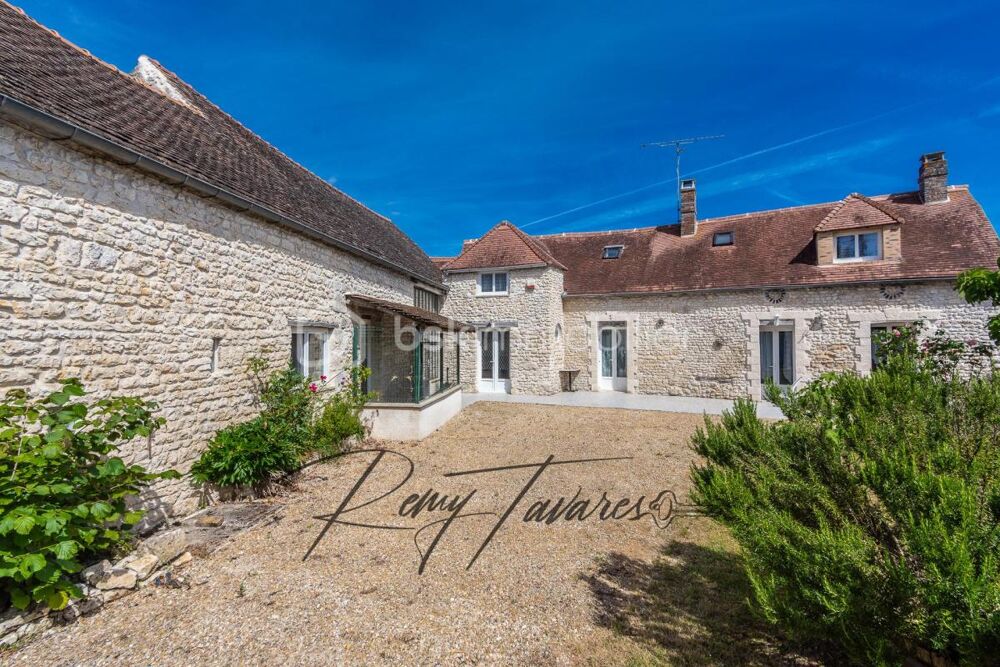 EXCLUSIVITÉ  Magnifique longère du XVIIe siècle à fort potentiel (300 m² et jusqu'à 7 Chambres)  Remauville