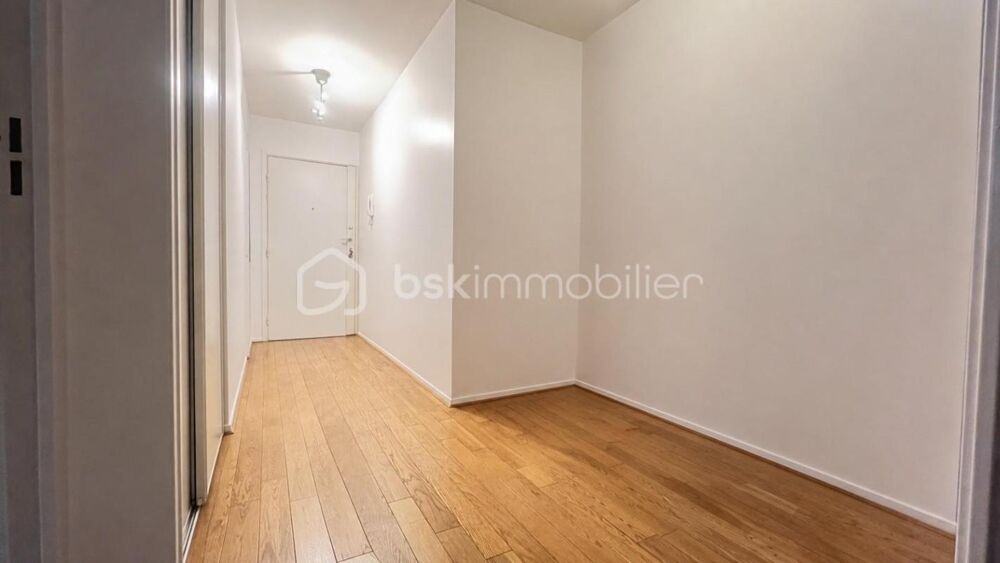 EN EXCLUSIVITE A PUTEAUX  MAGNIFIQUE APPARTEMENT FAMILIAL 5 PIÈCES AVEC DOUBLE STATIONNEMENT ET ESPACE DE RANGEMENT