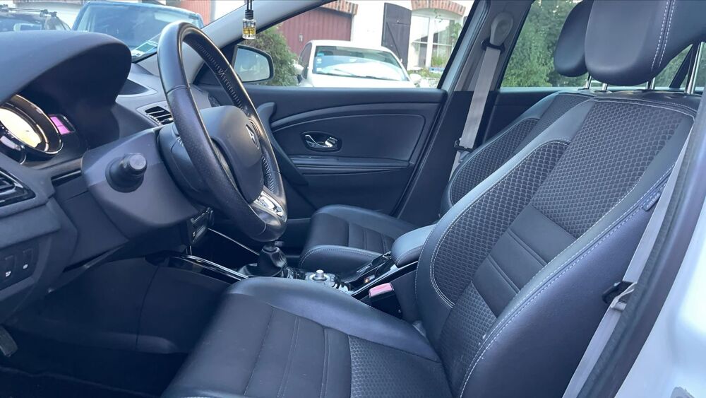 M&eacute;gane III 1.2 TCe 130 Energy Bose - 5 places Toit ouvrant 2015 occasion 95350 Saint Brice Sous Foret