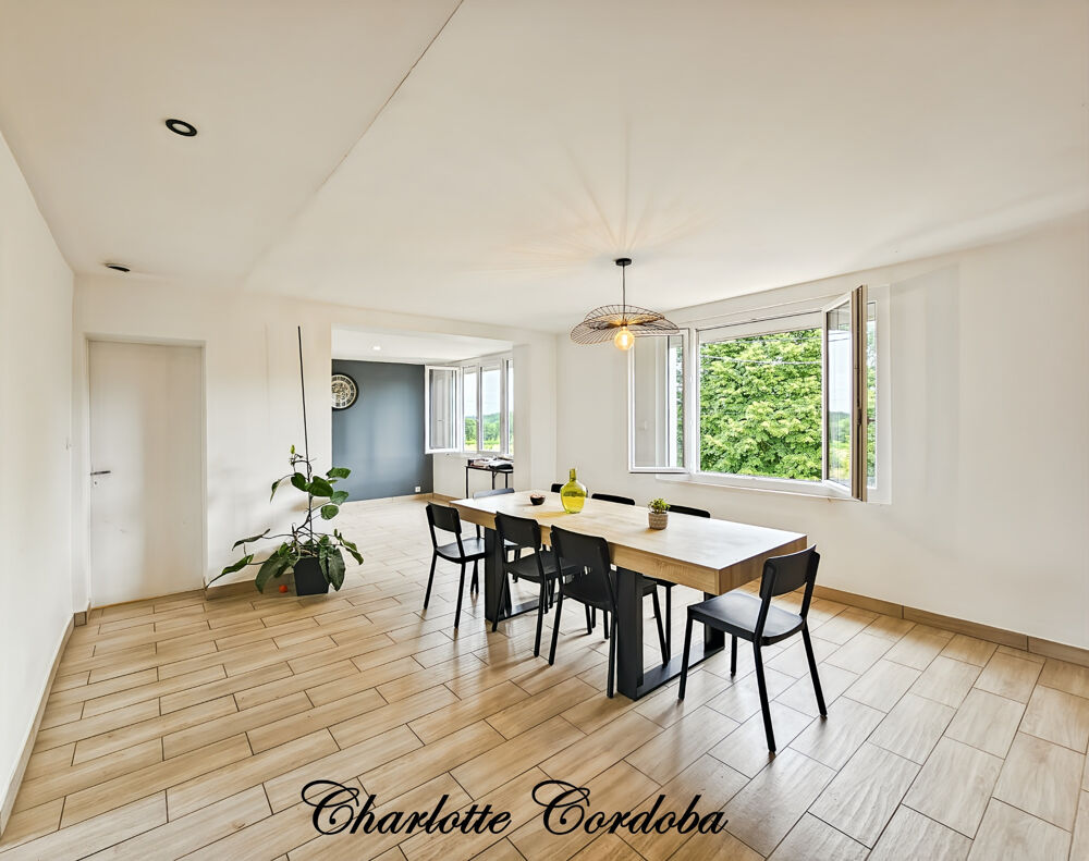 ? Maison entièrement rénovée  2 chambres, possibilité 3  Double garage à Xaintrailles