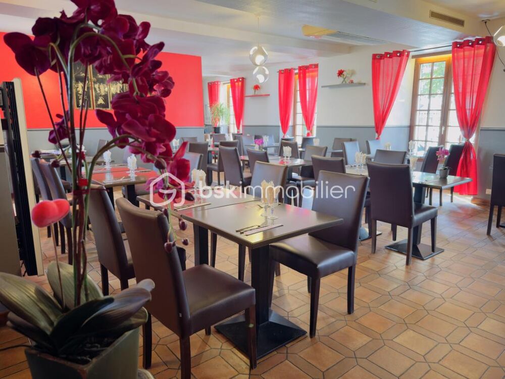   MURS COMMERCIAUX + FONDS DE COMMERCE  Restaurant avec logement – Centre-ville de Jargeau 
