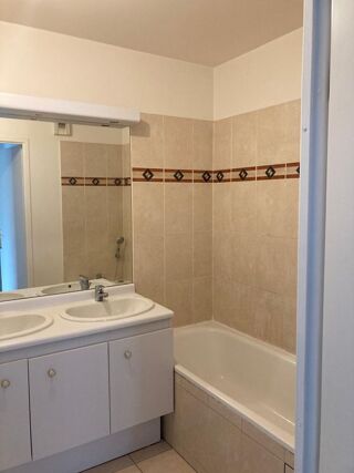  Appartement � louer 4 pi�ces 77 m�