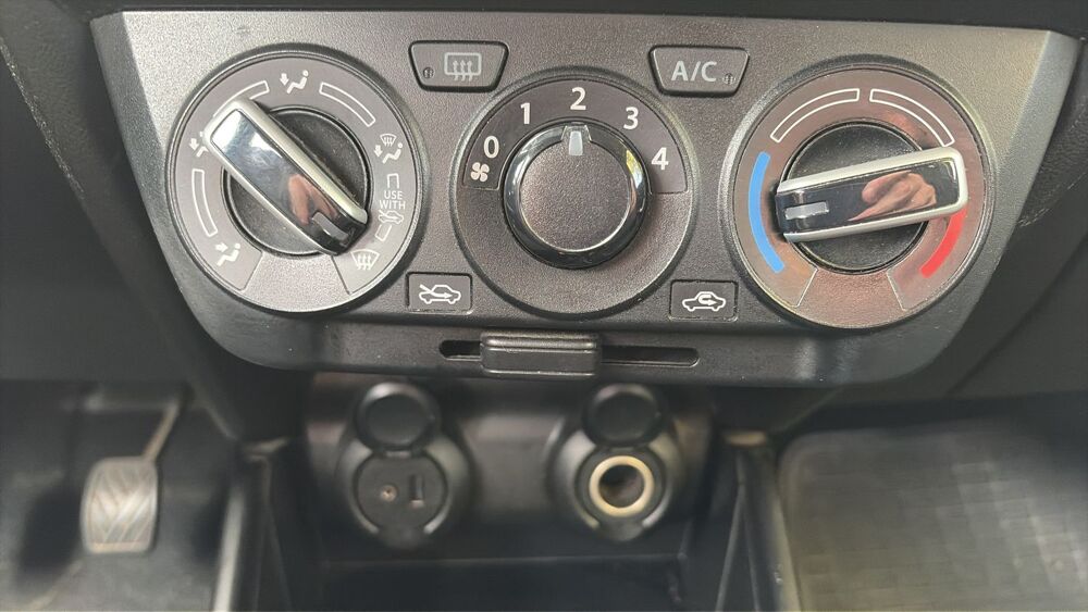 Swift IV 1.2 DualJet 90 Privilege - Premi&egrave;re main 2019 occasion 28310 Toury