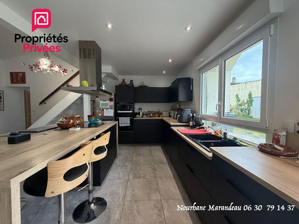 Charentaise - 159 m2 - 3 chambres - Grandes dépendances - PRIX 282 150 HAI