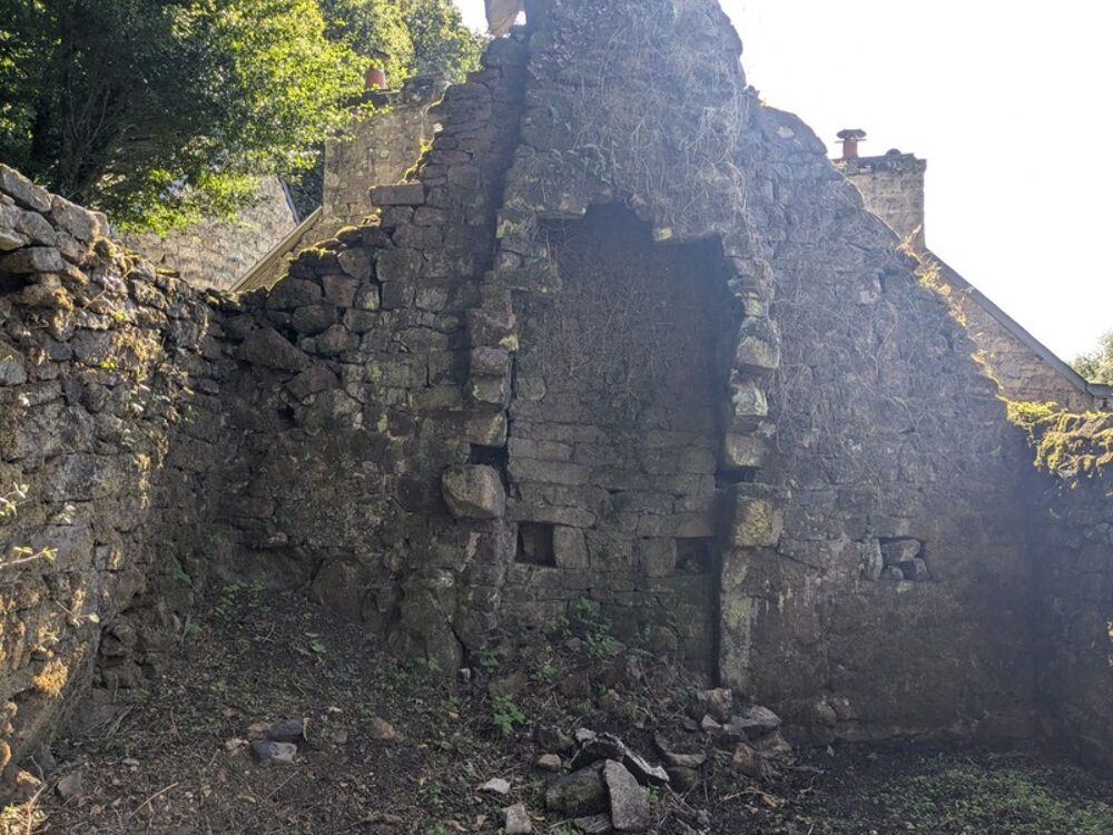 MAISON EN PIERRE A RESTAURER TERRAIN DE 871 M² ATTENANT