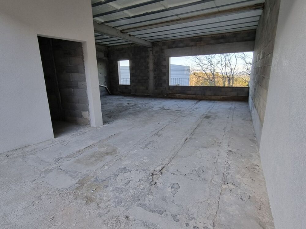 grand 3 pièces à rénover avec Patio et Terrasse - SAINT SAVOURNIN (13)