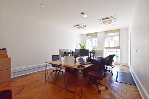   AVENUE GEORGE V - 404 m² avec balcon 