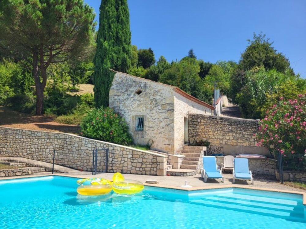 EXCLUSIVITE. AGEN proche du centre, belle demeure en pierres 7 pièces, véranda, piscine, pigeonnier, grand garage sur terrain de