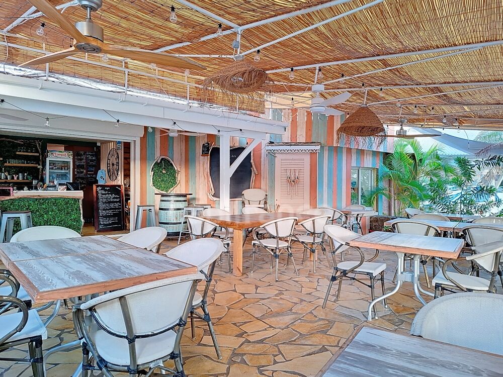   À VENDRE EN EXCLUSIVITÉ RESTAURANT FACE À LA MARINA D'OYSTER POND AVEC LICENCE IV, SAINT-MARTIN (97150) 