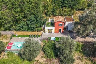 Vente Maison Exclusivité. Villa contemporaine au design soigné. Piscine, gr Contes