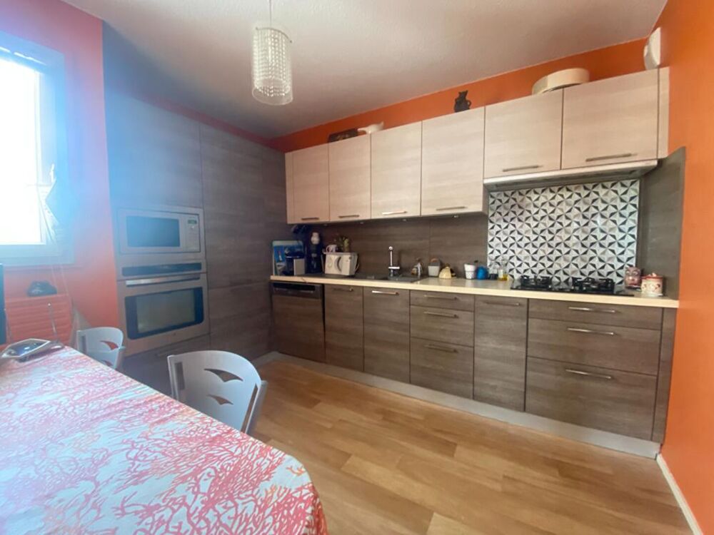 Vente Appartement Bel appartement cossu, en dernier étage avec 20m² de terrasse, vue dégagée, 2 ch , celliers et cave Pessac