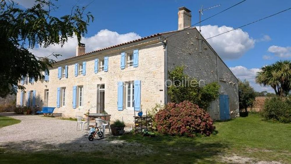Charentaise composée de 2 logements