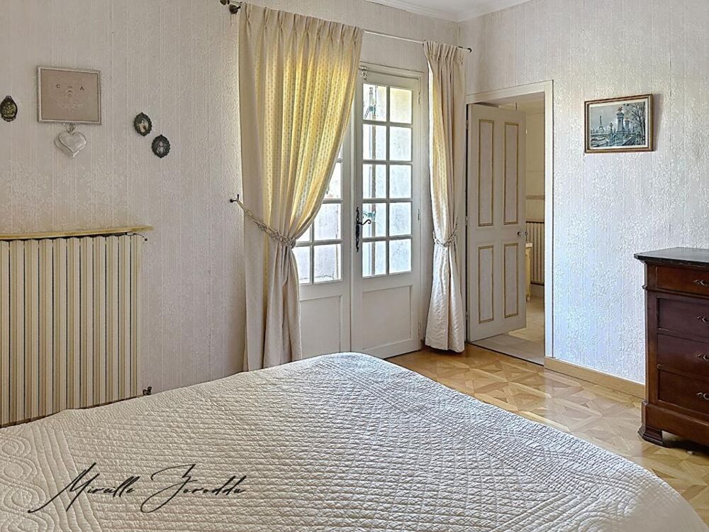 Vente Maison Maison A vendre BEAUCAIRE maison en pierre 5 pièces  127m² avec garage, terrasse et terrain attenant Beaucaire