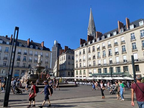   NANTES CENTRE - PLACE ROYALE - VENTE MURS COMMERCIAUX OCCUPÉS 