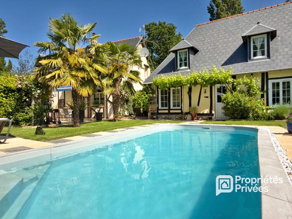 Propriété de 230 m² sur environ 2,5 hectares avec piscine, prairies et cadre paisible