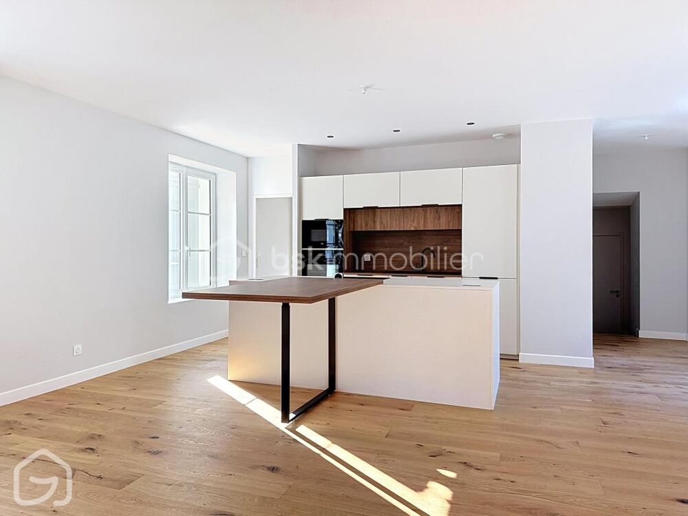 BARBATRE MAISON ENTIÈREMENT RÉNOVÉE 120 M²  3 CHAMBRES  ANNEXES À 160 MÈTRES DE LA PLAGE 