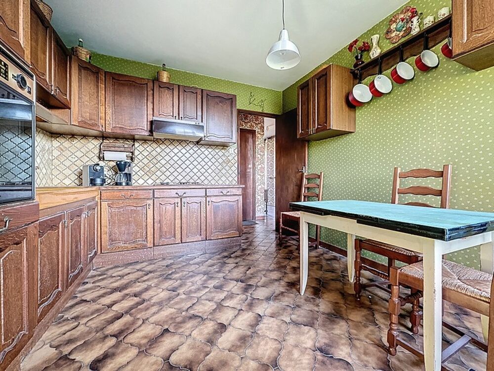 Maison à rénover 105 m2. 4 chambres. Quartier trés calme
