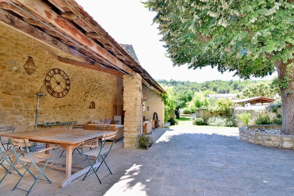 MAISON DE VILLAGE EN PIERRES du 19ème à vendre de 350m², 7 chambres, jardin, piscine, garage, en campagne Aixoise