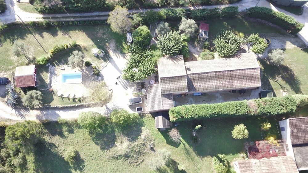 Villa de plain-pied 8 pièces 187m² à Cheval Blanc