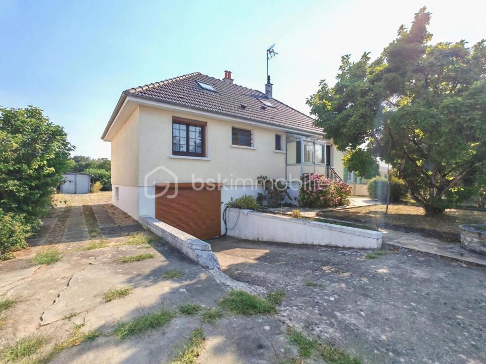 Maison familiale avec sous sol total et garage