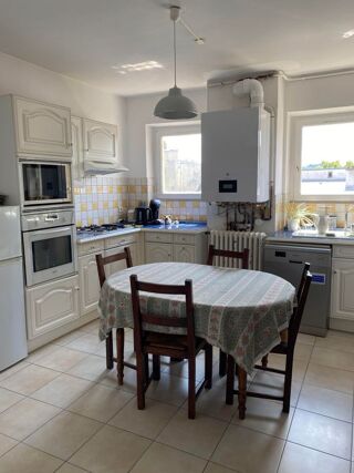  Appartement à louer 3 pièces 77 m²