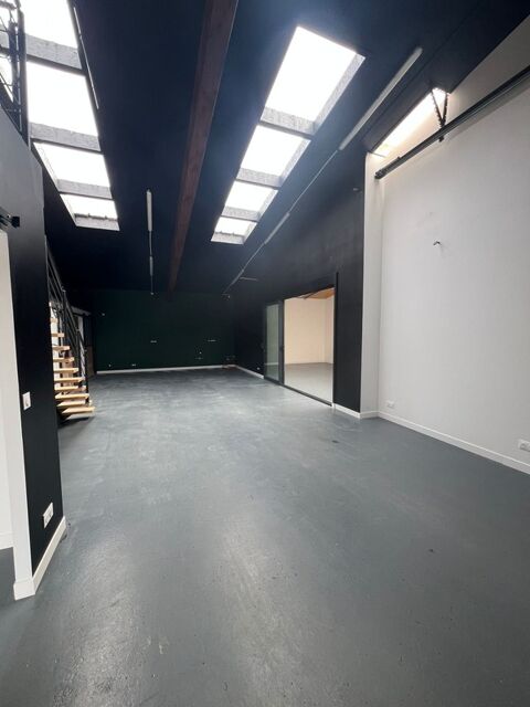   Local d'activité 200m² avec double atelier et bureaux SAINT VIVIEN - La Rochelle (17) 