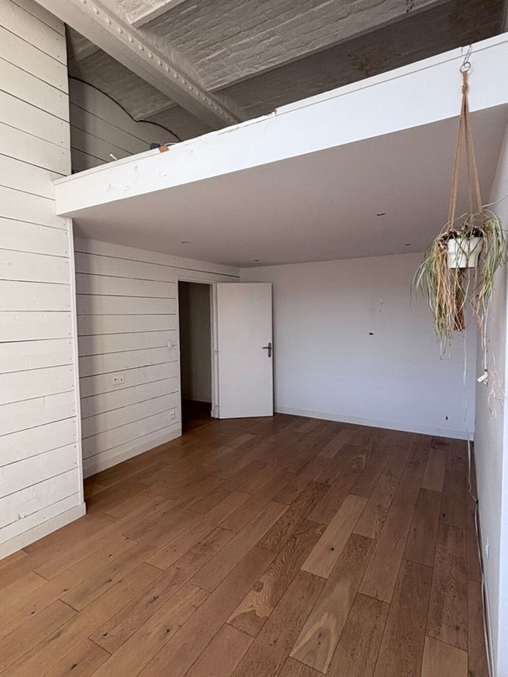 Nouveauté, superbe appartement de type loft d'une surface de 161m2 carrez, totalement rénové au coeur de Lille