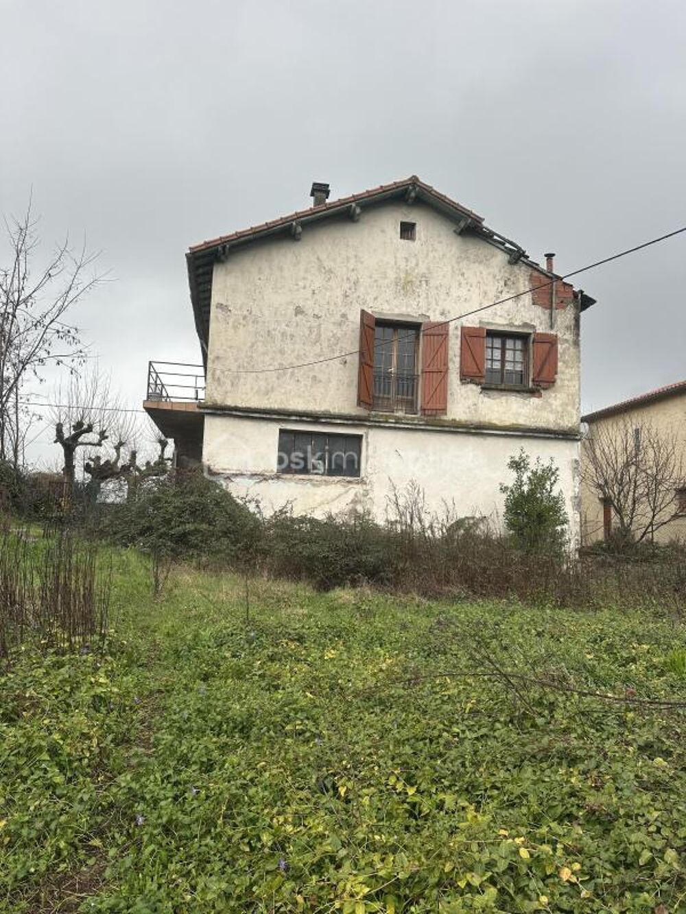 Vente Villa En campagne, une  villa traditionnelle spacieuse à renover ! Sur Saint-Julien-les-Rosiers Saint julien les rosiers
