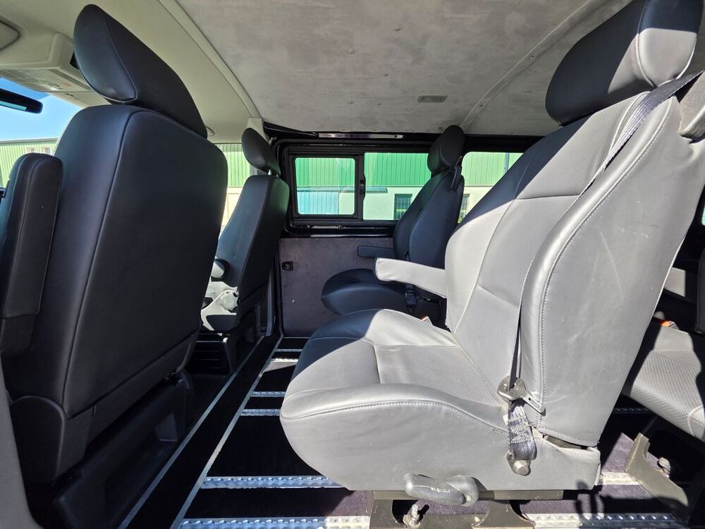 Transporter Combi L2H1 T6 2.0 BiTDI 198 4Motion DSG7 Business Line - 7 places 2020 occasion 17000 La Rochelle