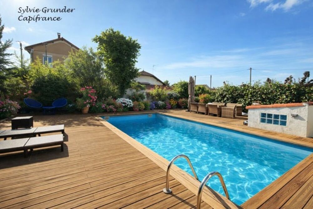 Vente Maison Maison à vendre 8 pièces 194m² de superficie habitable, jardin et piscine Rognac