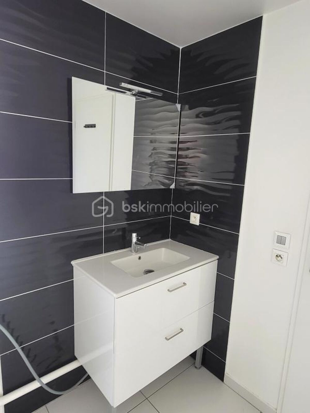 Vente Appartement 3 piéces, récent (2021) 5' métro 11, proche carnot + parking 275000 ! Romainville