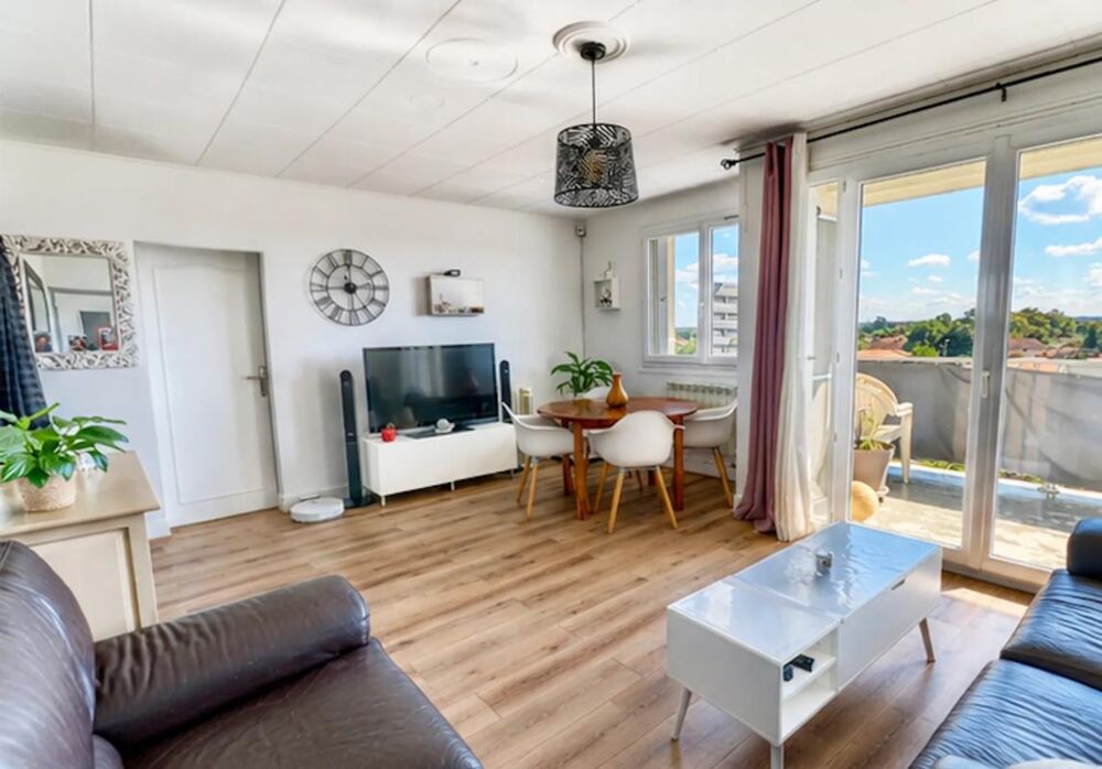 Appartement lumineux de 87 m² avec 4 chambres et vue dégagée