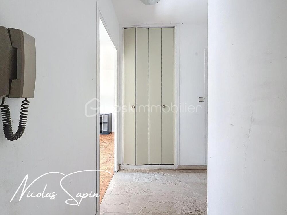 studio avec balcon et place de parking