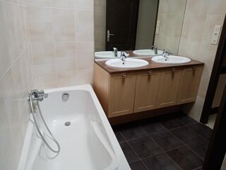  Immeuble à vendre 3 pièces 150 m²