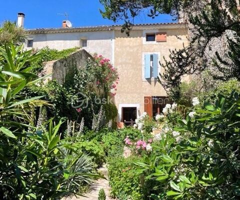   SALLES-D'AUDE - MAISON DE VILLAGE TRAVERSANTE R+2 DE 166 M� - TYPE 6 - 2 FACES - PUITS - STATIONNEMENT Maison - 6 pi�ce(s) - 166 m�