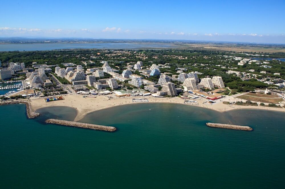   HERAULT (34) LA GRANDE MOTTE (34280) à vendre fonds de commerce de restaurant emplacement N°1 VUE MER 140 cvts 