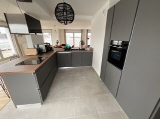  Appartement à louer 4 pièces 153 m²