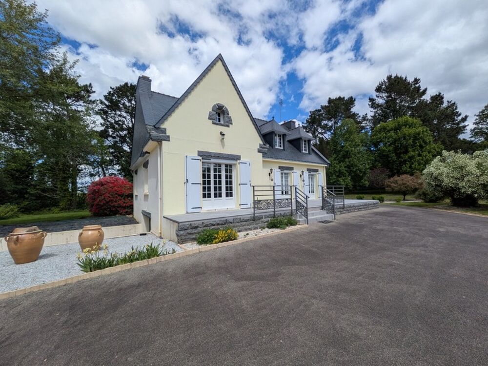PRIZIAC PROPRIÉTÉ COMPOSÉE D'UNE MAISON DE TYPE NÉO BRETONNE DE 8 PIECES EN TRES BON ETAT GENERAL GRANDE DÉPENDANCES PARCELLE DE