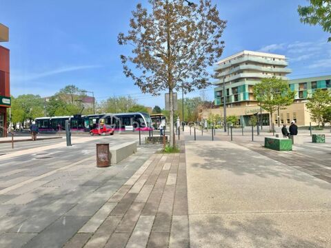   Quetigny Place centrale : Local commercial libre 215m² 