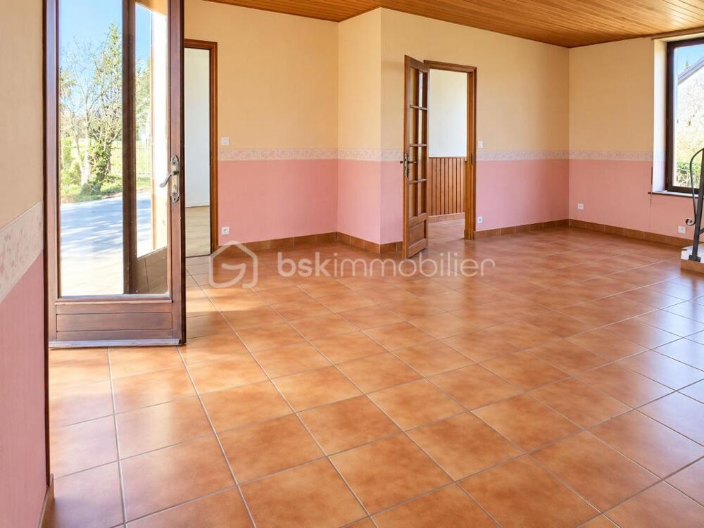 Vente Maison Belle affaire à saisir ! Charmante maison de 3 chambres avec sous-sol et grand terrain clos de 1 024 m², au calme absolu, à seul Longueville
