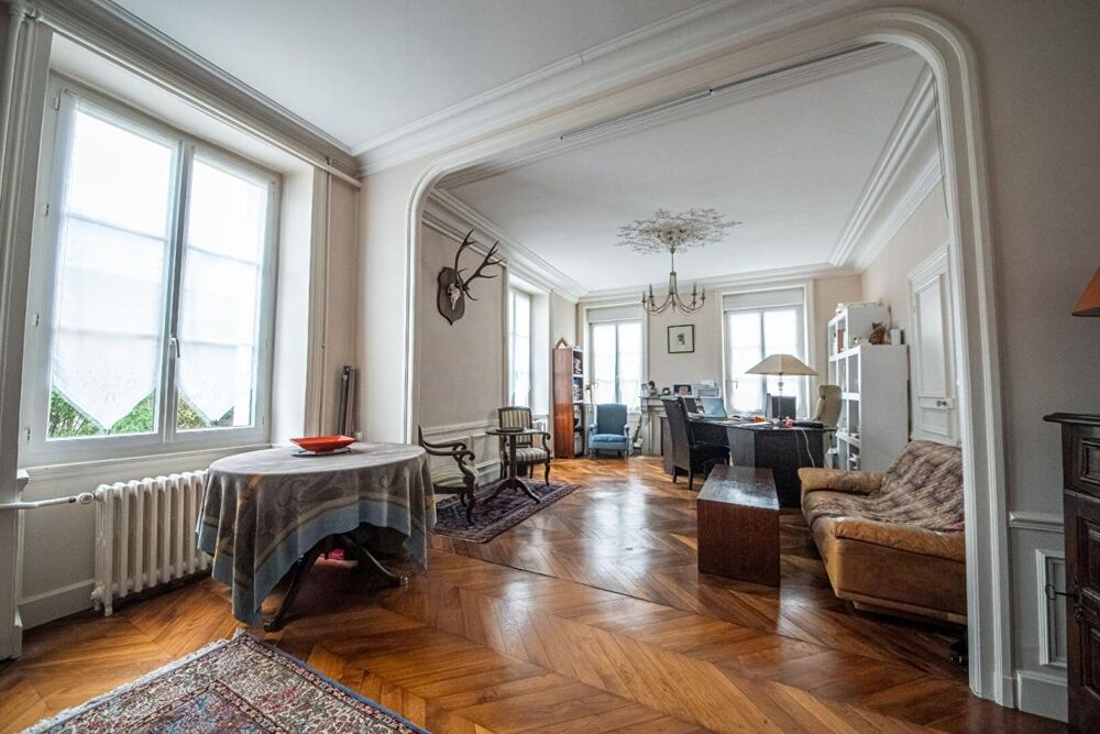 Maison 19ème avec grand jardin et garage