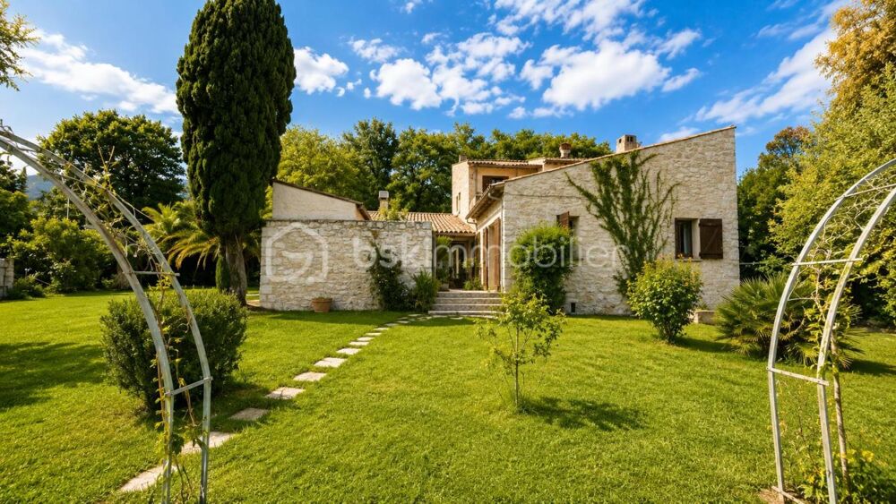 Vente Maison Maison familiale rénovée – 4 chambres – Terrain 4 000 m² – Vence la Sine Vence