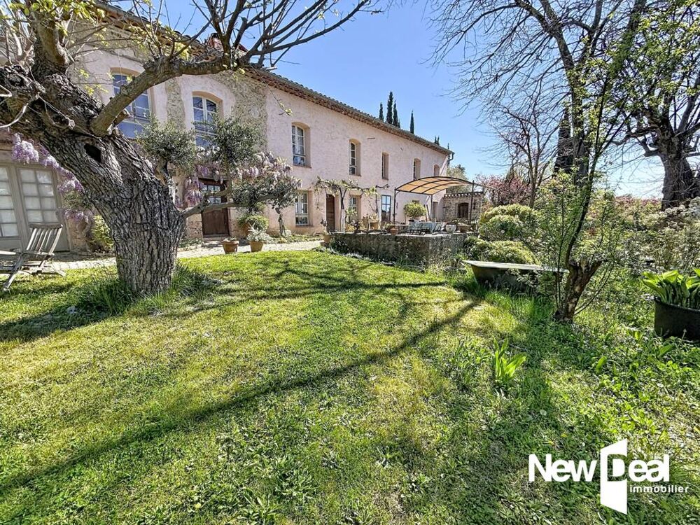 Elégante bastide d'environ 300m² sur 1,35 hectare de terrain
