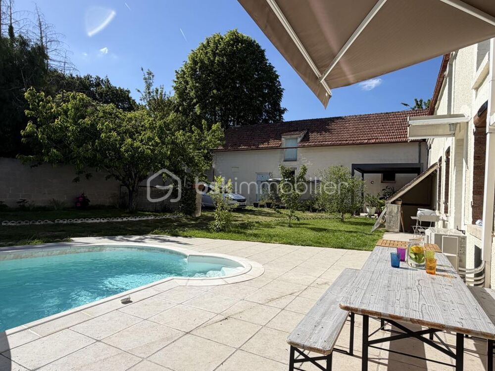 Très belle maison de la fin du 19ème siècle agrémentée de sa piscine et de ses dépendances !