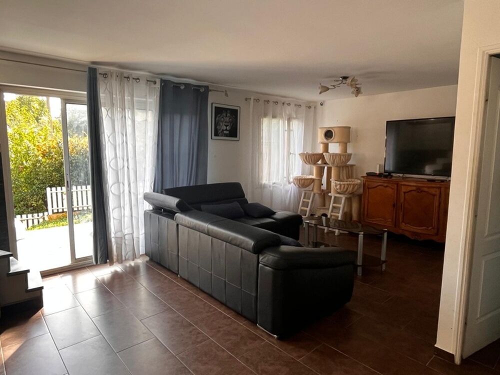 Maison de 150m2 -7 pièces - 5 chambres - 500m2 terrain à GOUSSAINVILLE (95190)