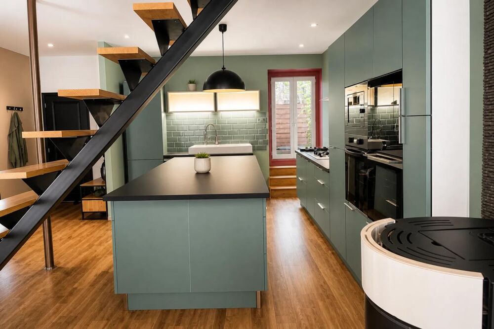 Immeuble rénové 250 m² situé à Ardes