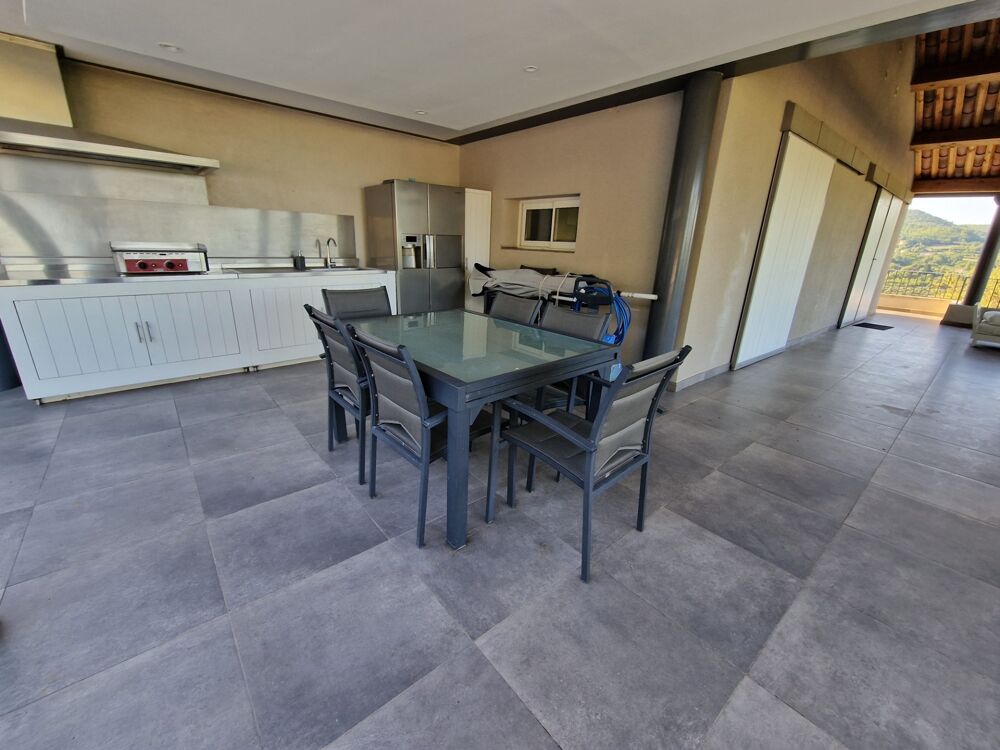 à vendre  Propriété/château Saignon (84400)