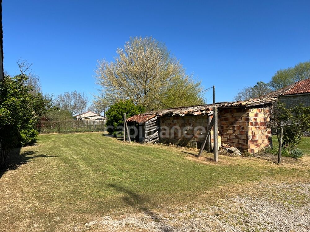 Ensemble immobilier de 131 m² - Terrain constructible et fort potentiel - Chepniers (17)